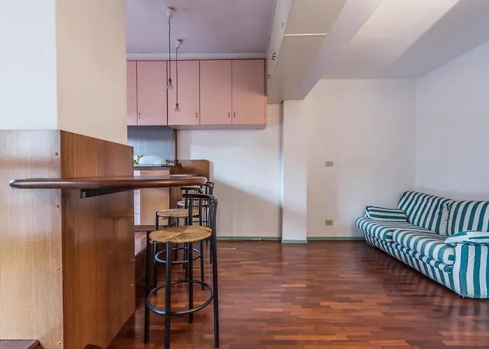 Unione, By Short Holidays *