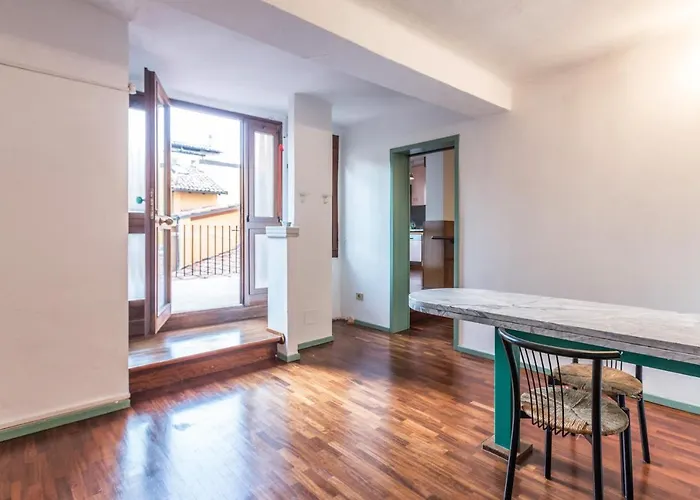 Unione, By Short Holidays